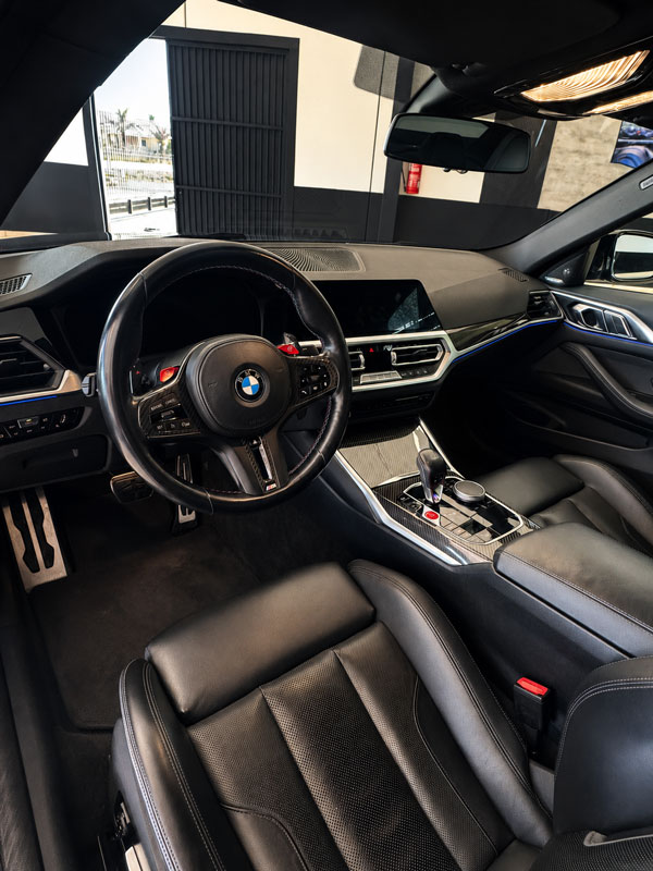 bmw-m4-competition-coupe-g82-semicarsdspremium-interior-delantero-acompanante