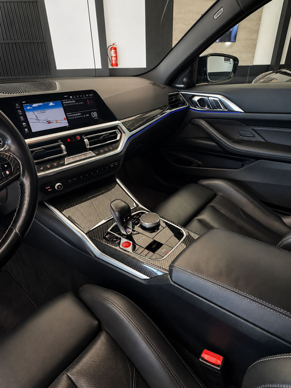 bmw-m4-competition-coupe-g82-semicarsdspremium-interior-delantero-conductor