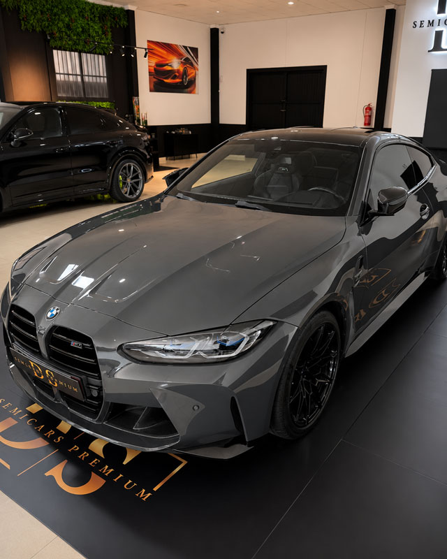 bmw-m4-competition-g82-frontal-lateral-llanta-negra