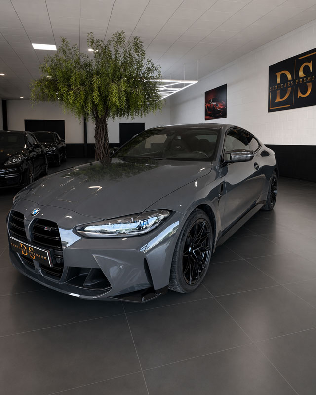 bmw-m4-competition-g82-frontal-lateral-showroom-ds