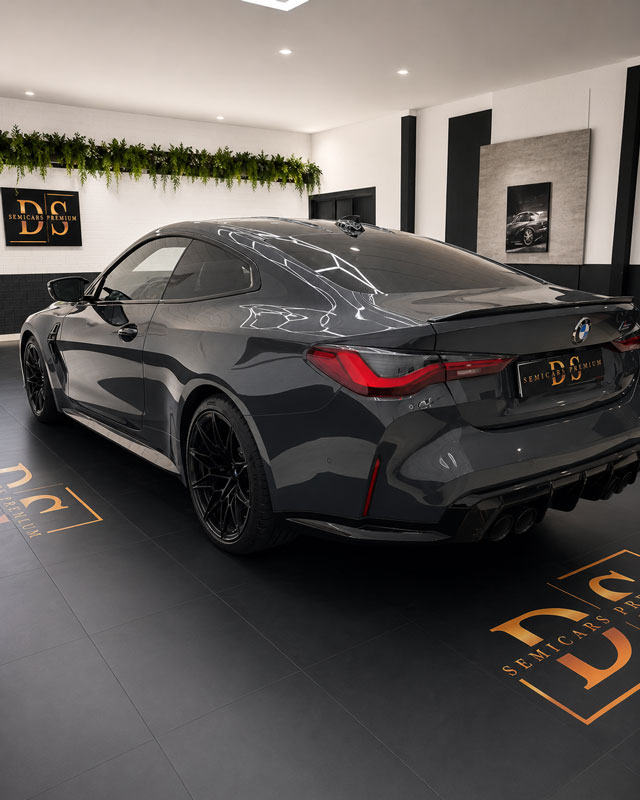 bmw-m4-competition-g82-trasera-showroom-dravit-grey