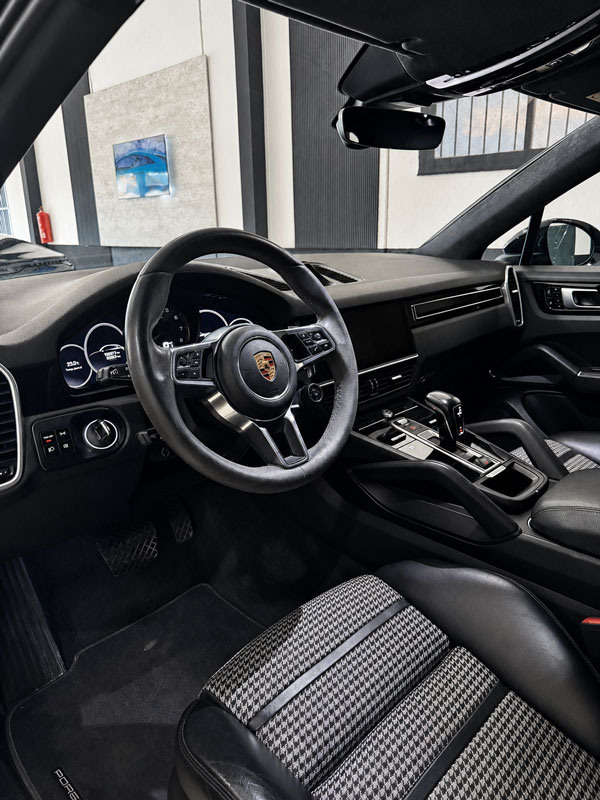 porsche-cayenne-coupe-e-hybrid-gt-package-semicarsdspremium-interior-conductor