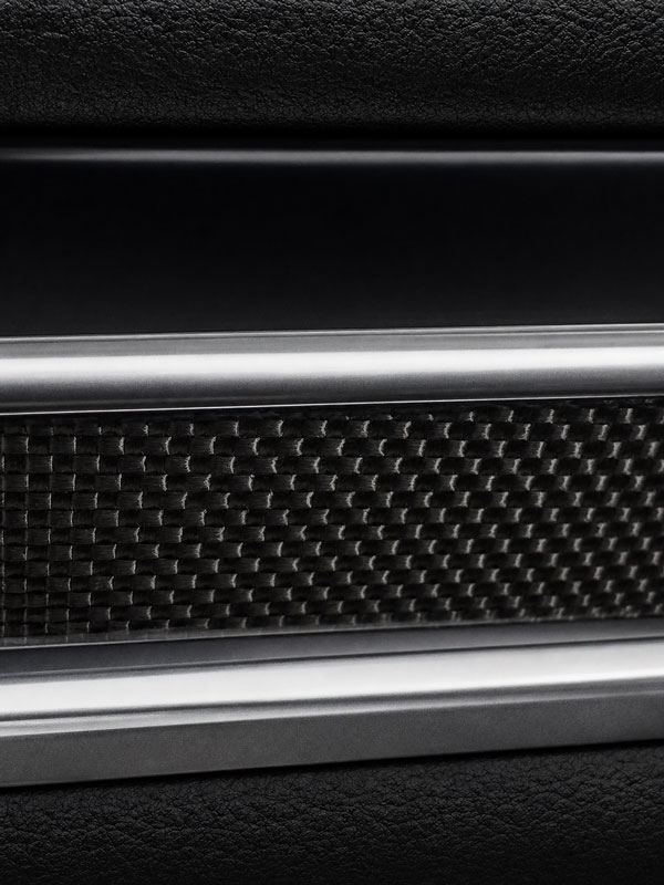 porsche-cayenne-coupe-e-hybrid-gt-package-semicarsdspremium-moldura-interior-carbono