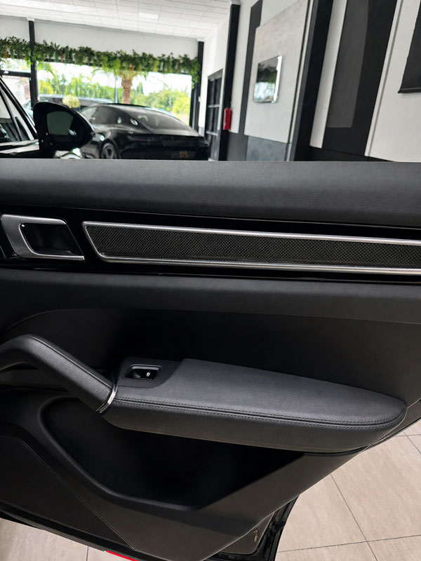 porsche-cayenne-coupe-e-hybrid-gt-package-semicarsdspremium-panel-puerta-interior