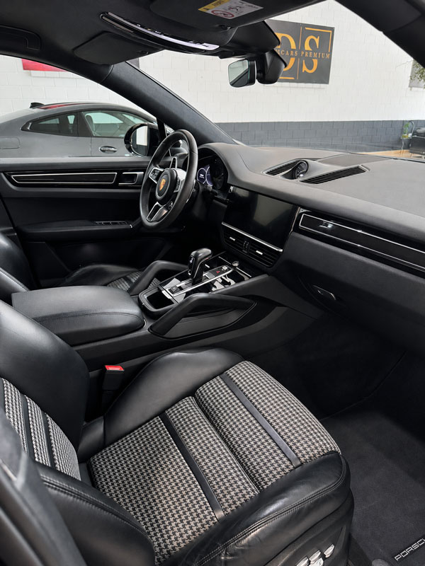 porsche-cayenne-coupe-e-hybrid-gt-package-semicarsdspremium-revestimiento-interior-negro