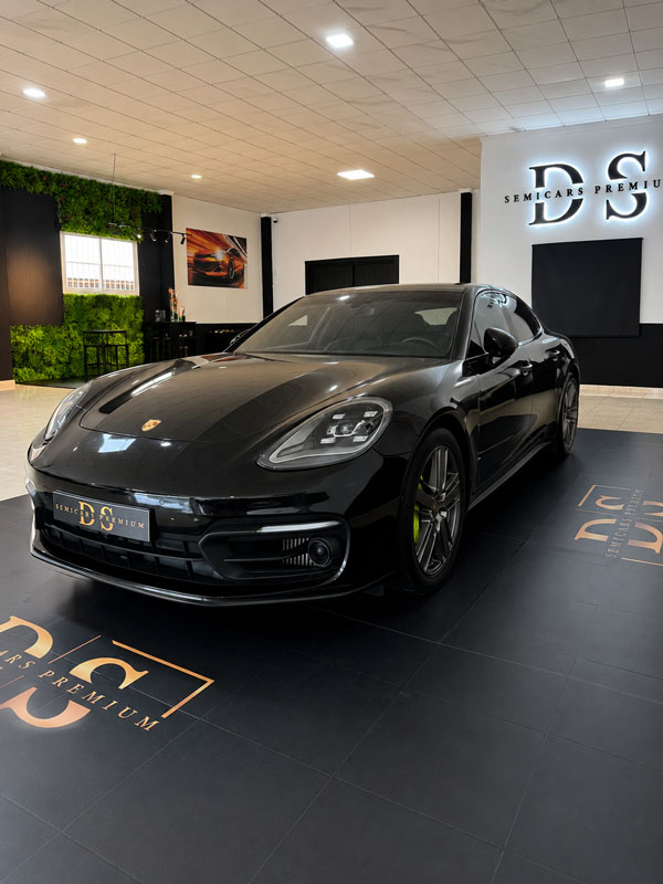 porsche-panamera-4-e-hybrid-negro-primer-plano-frontal