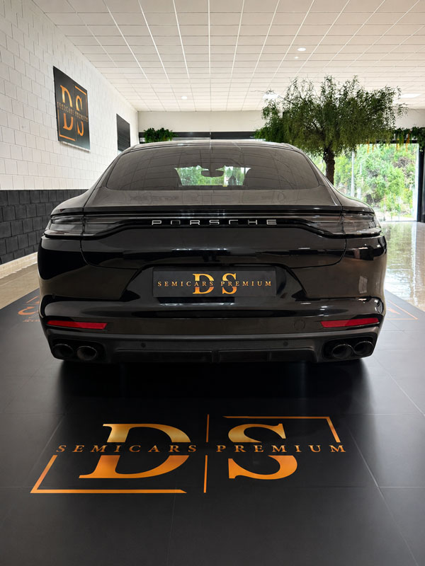 porsche-panamera-4-e-hybrid-negro-trasera-showroom