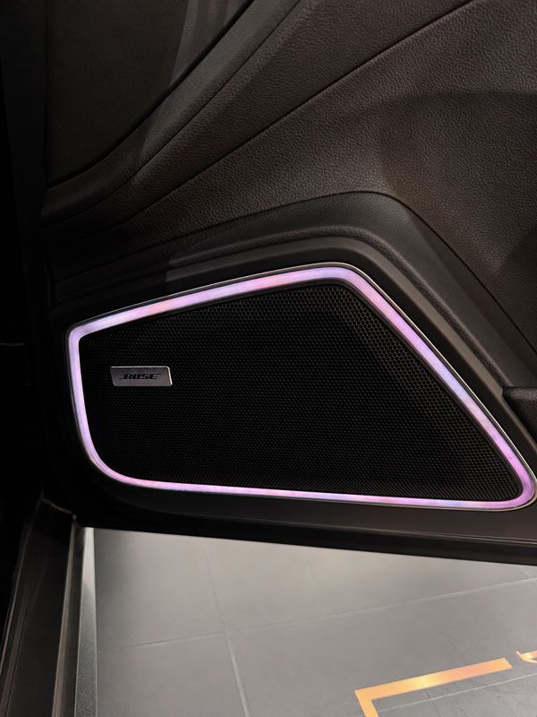 porsche-panamera-sport-turismo-4-e-hybrid-platinum-altavoz-bose-iluminacion-ambiente-semicars-ds-premium