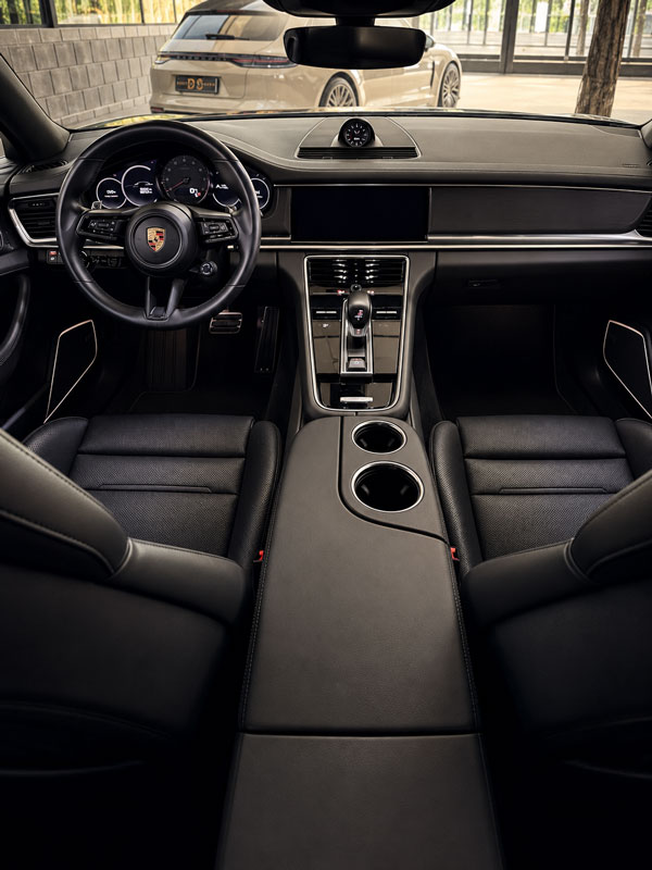 porsche-panamera-sport-turismo-4-e-hybrid-platinum-salpicadero-interior-semicars-ds-premium