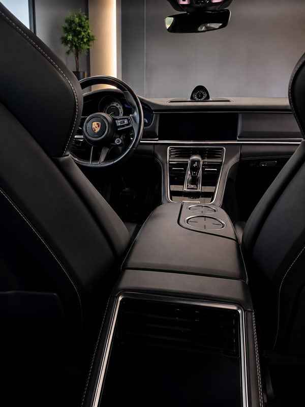 porsche-panamera-sport-turismo-4-e-hybrid-platinum-semicars-ds-premium-asientos-delanteros-consola-central