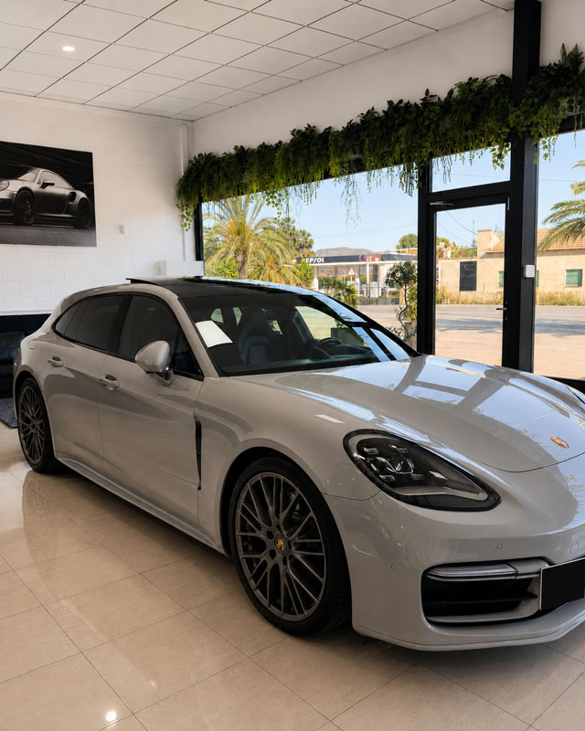 porsche-panamera-sport-turismo-4-e-hybrid-platinum-semicars-ds-premium-frontal-tres-cuartos
