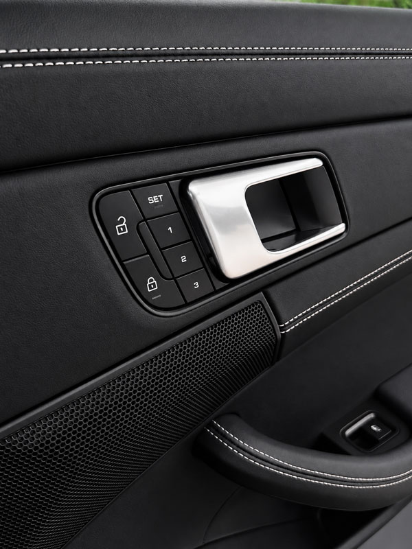 porsche-panamera-sport-turismo-4-e-hybrid-platinum-semicars-ds-premium-mandos-puerta-memoria-asiento