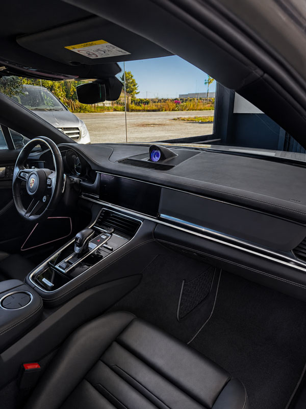 porsche-panamera-sport-turismo-4-e-hybrid-platinum-semicars-ds-premium-salpicadero-lado-copiloto