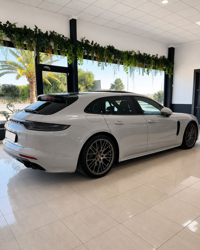 porsche-panamera-sport-turismo-4-e-hybrid-platinum-semicars-ds-premium-vista-lateral-trasera