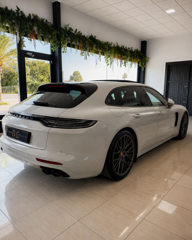 porsche-panamera-sport-turismo-4-e-hybrid-platinum-semicars-ds-premium-vista-lateral