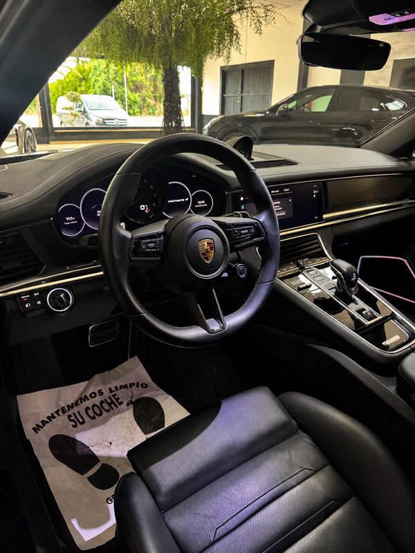 porsche-panamera-sport-turismo-4-e-hybrid-platinum-volante-puesto-conduccion-semicars-ds-premium