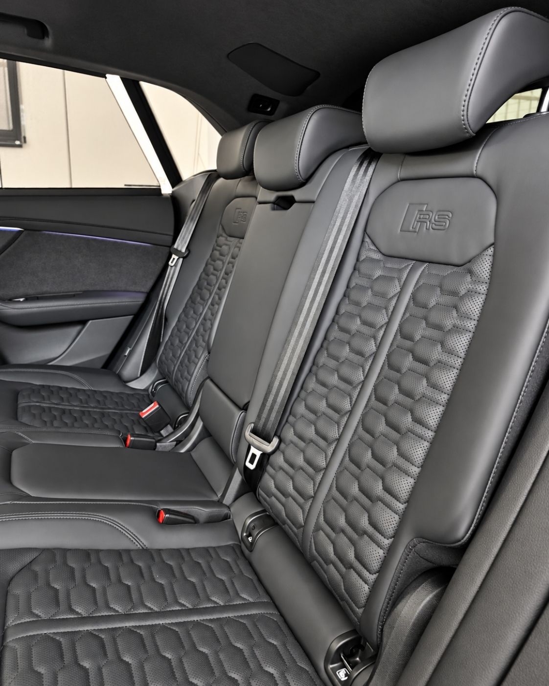 audi-rs-q8-2024-asientos-traseros-cuero-negro-rs-semicars-ds-premium