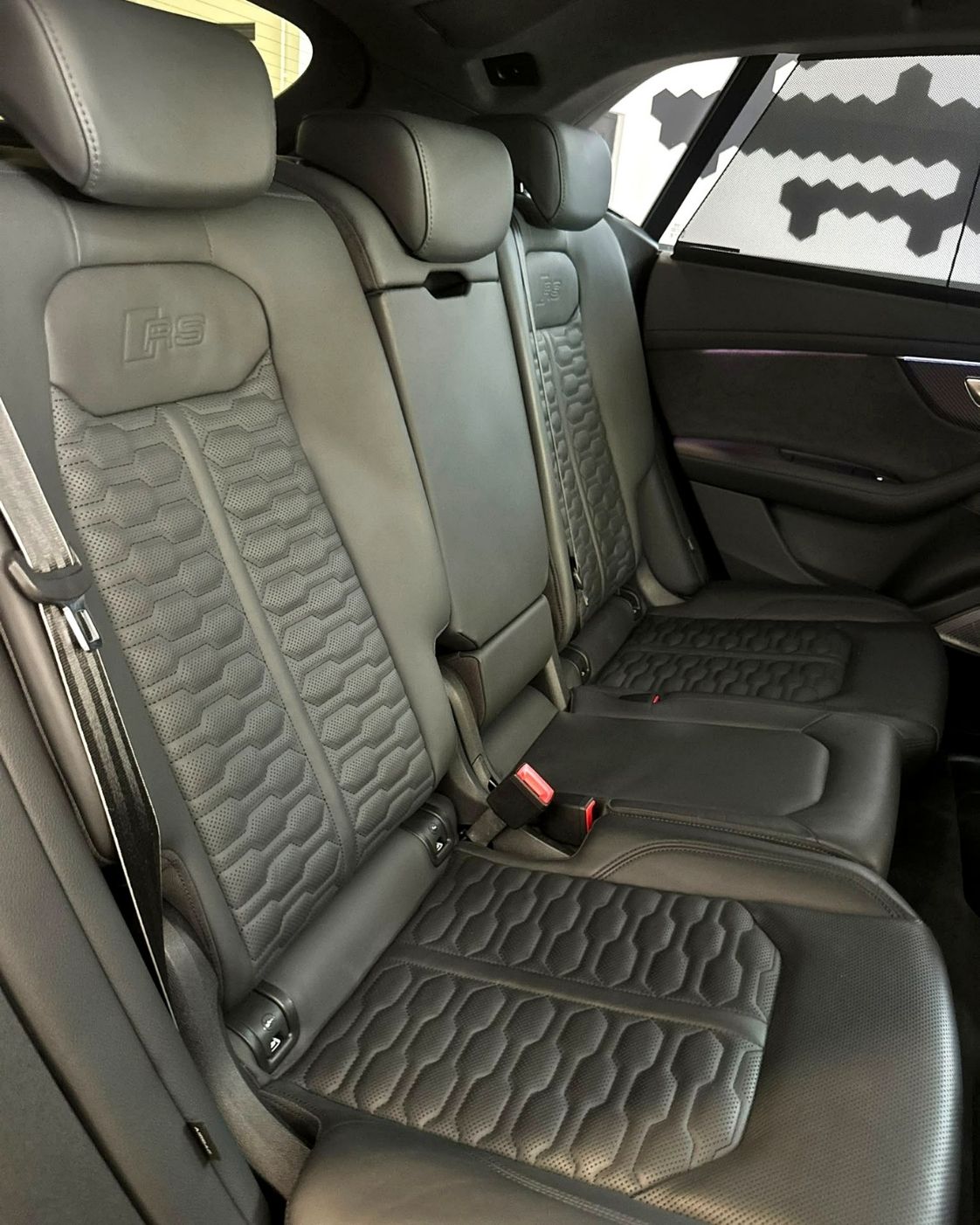 audi-rs-q8-2024-banqueta-trasera-tapiceria-panal-semicars-ds-premium