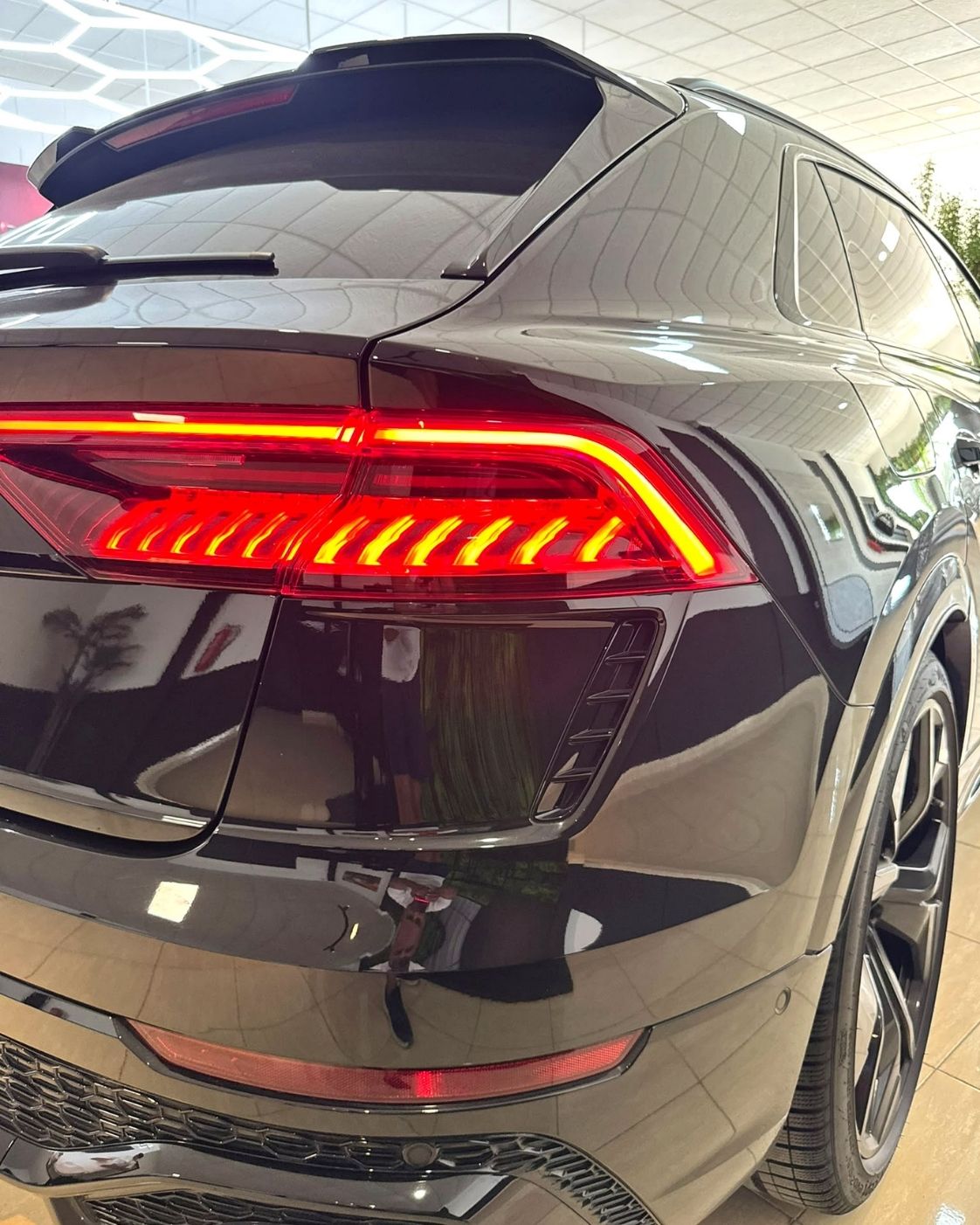 audi-rs-q8-2024-detalle-piloto-led-trasero-semicars-ds-premium