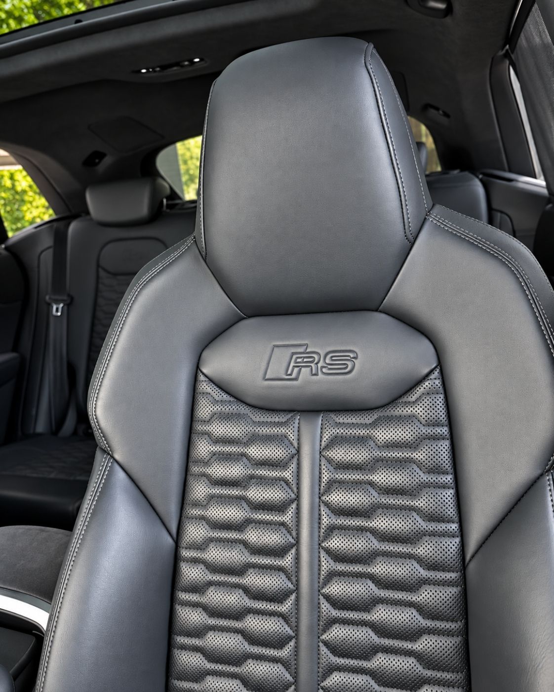 audi-rs-q8-2024-detalle-respaldo-asiento-deportivo-rs-semicars-ds-premium