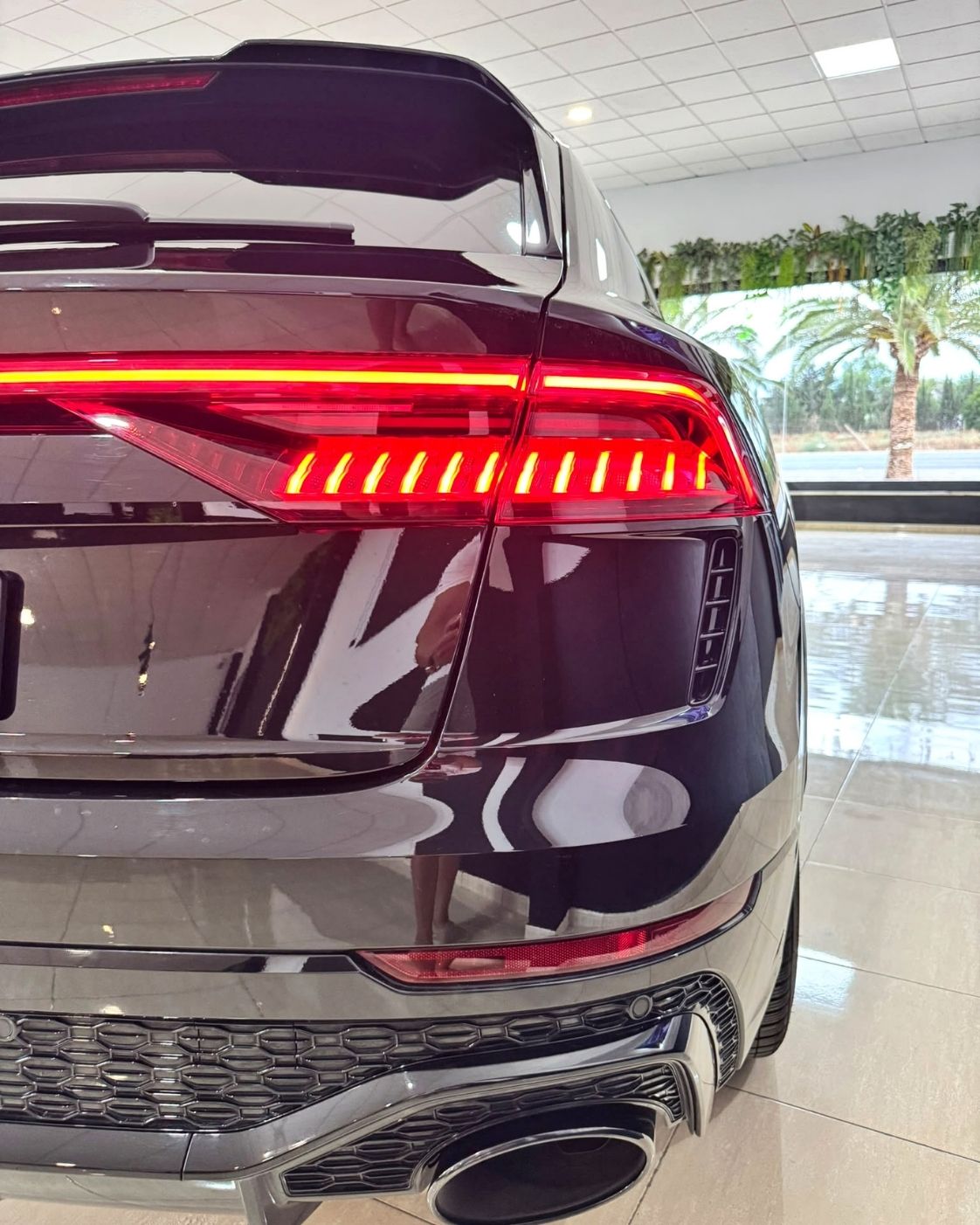 audi-rs-q8-2024-faro-trasero-derecho-escape-ovalado-semicars-ds-premium