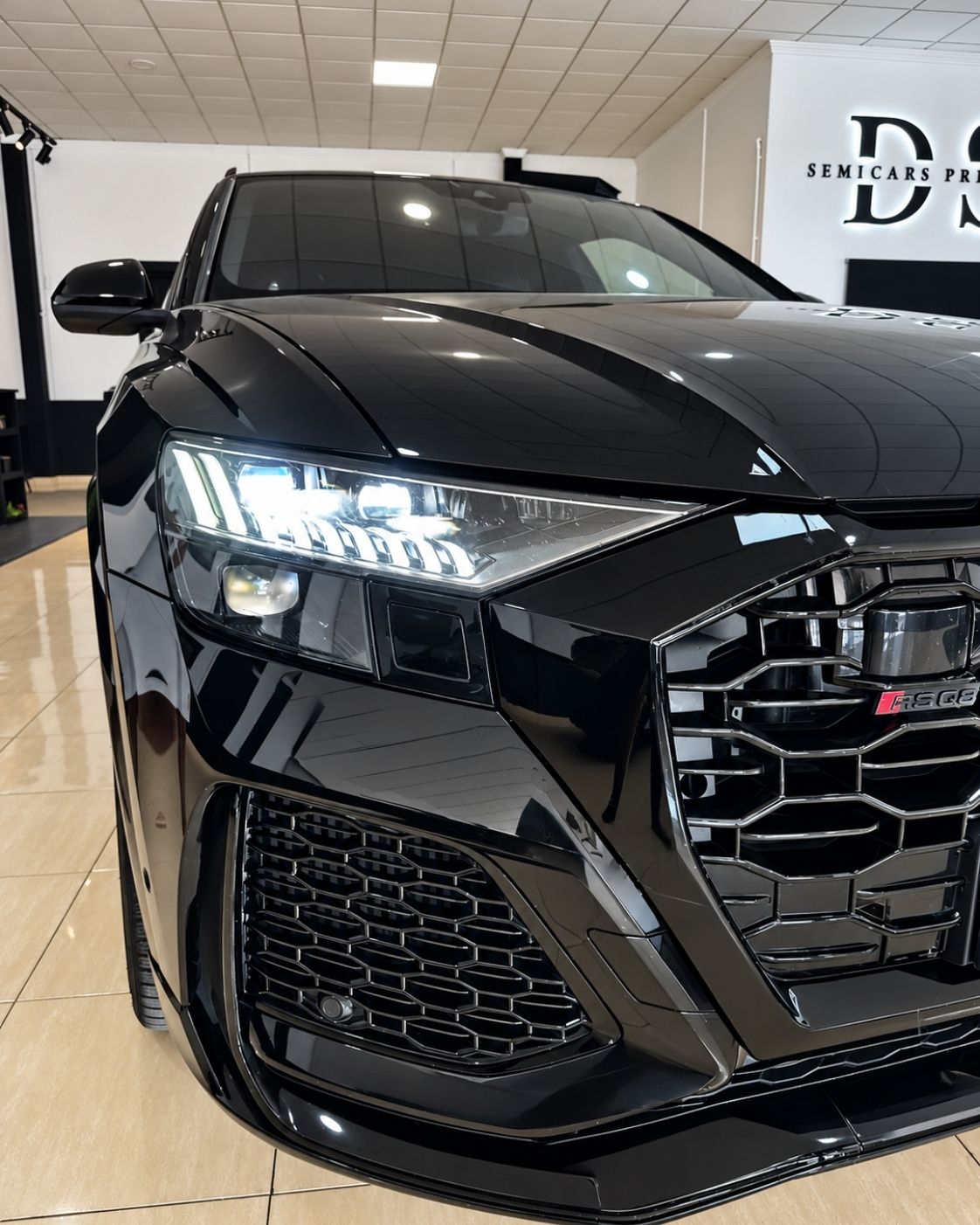audi-rs-q8-2024-faros-led-encendidos-semicars-ds-premium