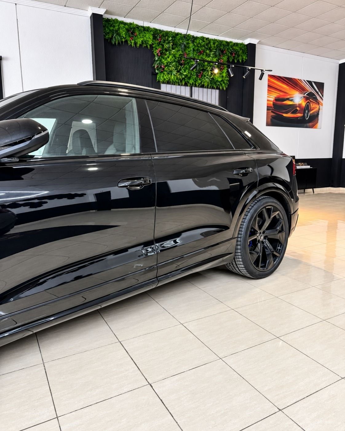 audi-rs-q8-2024-lateral-trasero-llantas-negras-semicars-ds-premium