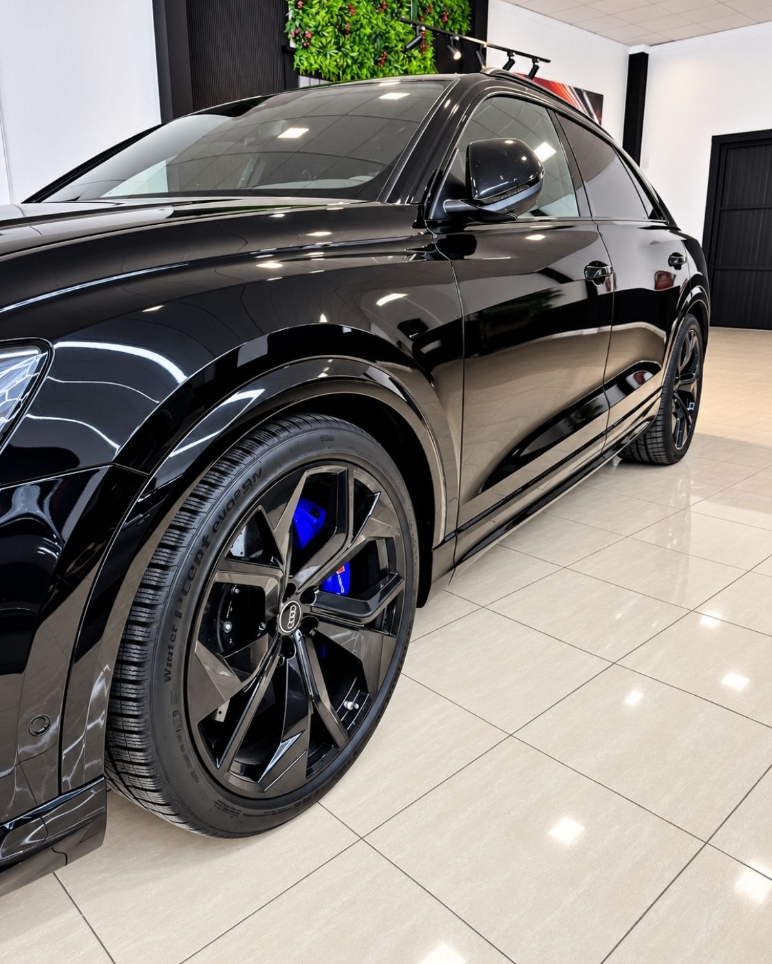 audi-rs-q8-2024-llantas-negras-frenos-rs-semicars-ds-premium