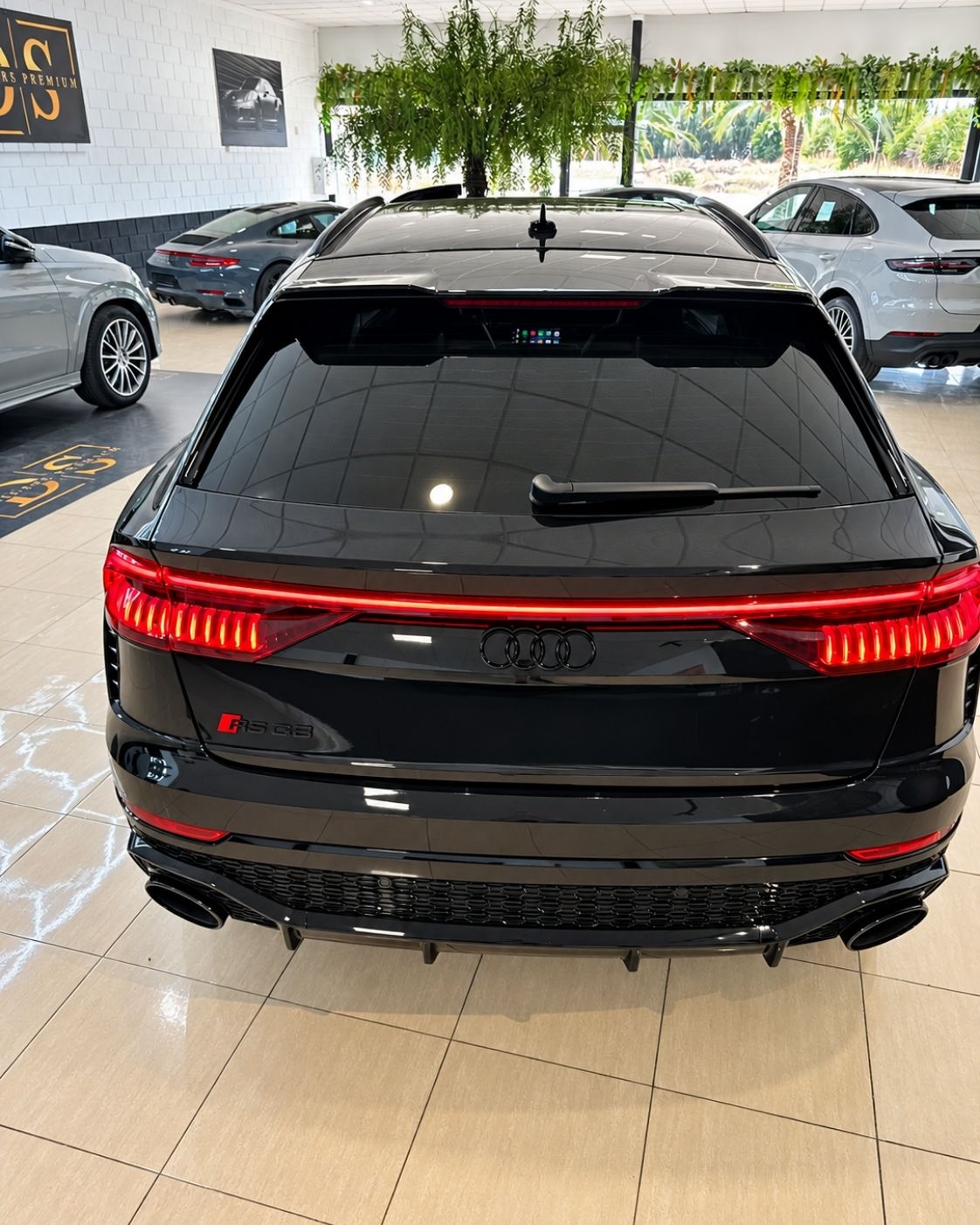audi-rs-q8-2024-porton-trasero-pilotos-led-negros-semicars-ds-premium