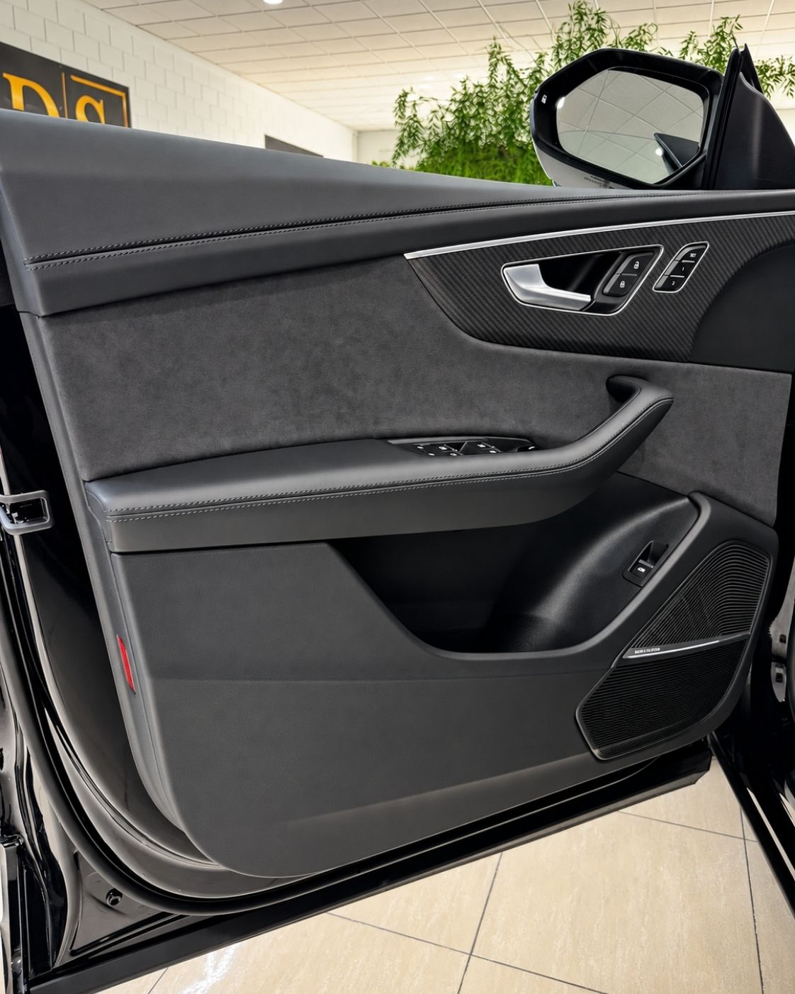 audi-rs-q8-2024-regulacion-electrica-asiento-delantero-semicars-ds-premium
