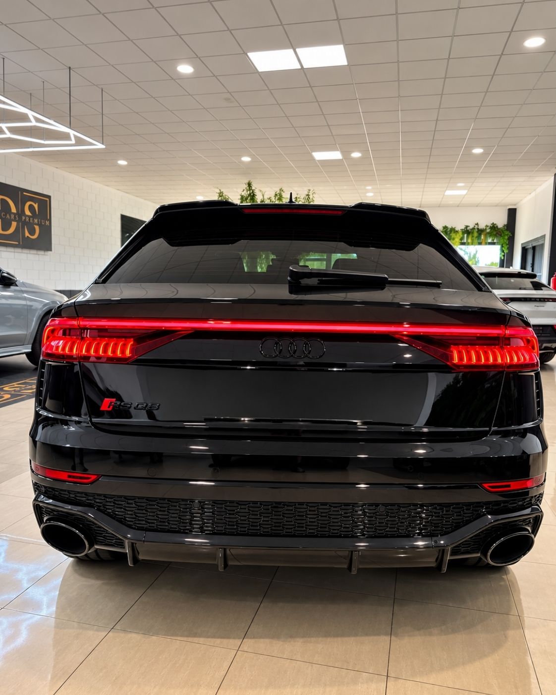 audi-rs-q8-2024-trasera-led-encendido-difusor-rs-semicars-ds-premium