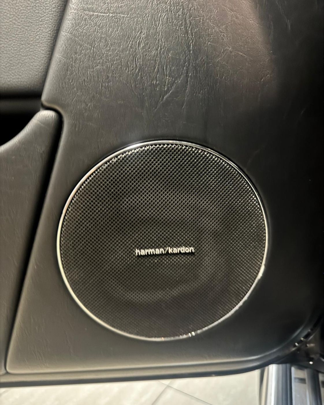 mercedes-benz-clase-g-altavoz-harman-kardon-puerta-semicars-ds-premium