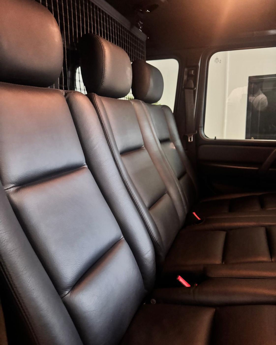 mercedes-benz-clase-g-asientos-traseros-cuero-negro-rejilla-separadora-semicars-ds-premium