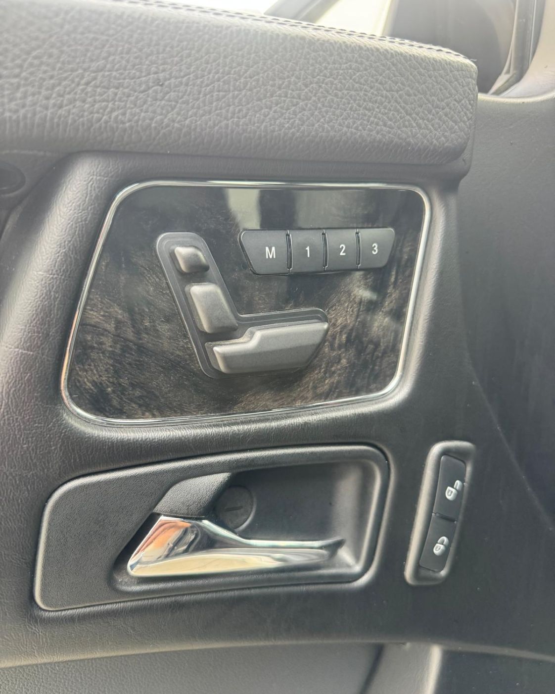 mercedes-benz-clase-g-controles-asiento-electrico-memoria-madera-semicars-ds-premium