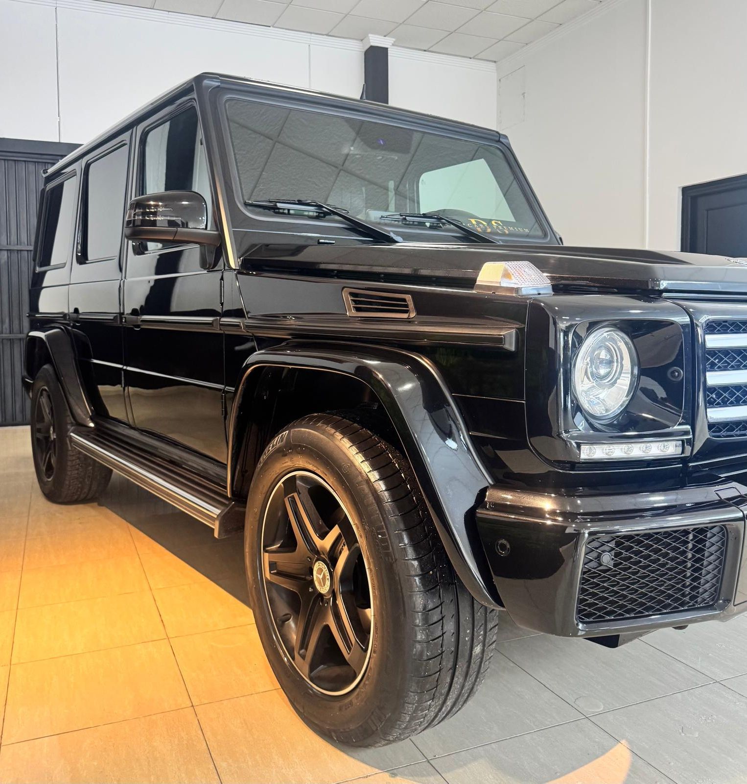 mercedes-benz-clase-g-detalle-frontal-lateral-llanta-semicars-ds-premium