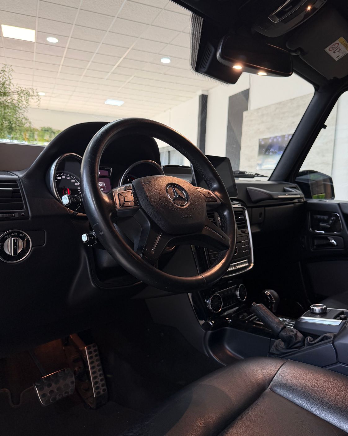 mercedes-benz-clase-g-habitaculo-conductor-volante-consola-semicars-ds-premium