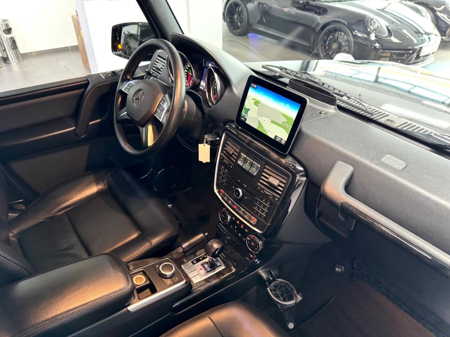 mercedes-benz-clase-g-interior-volante-salpicadero-navegador-semicars-ds-premium