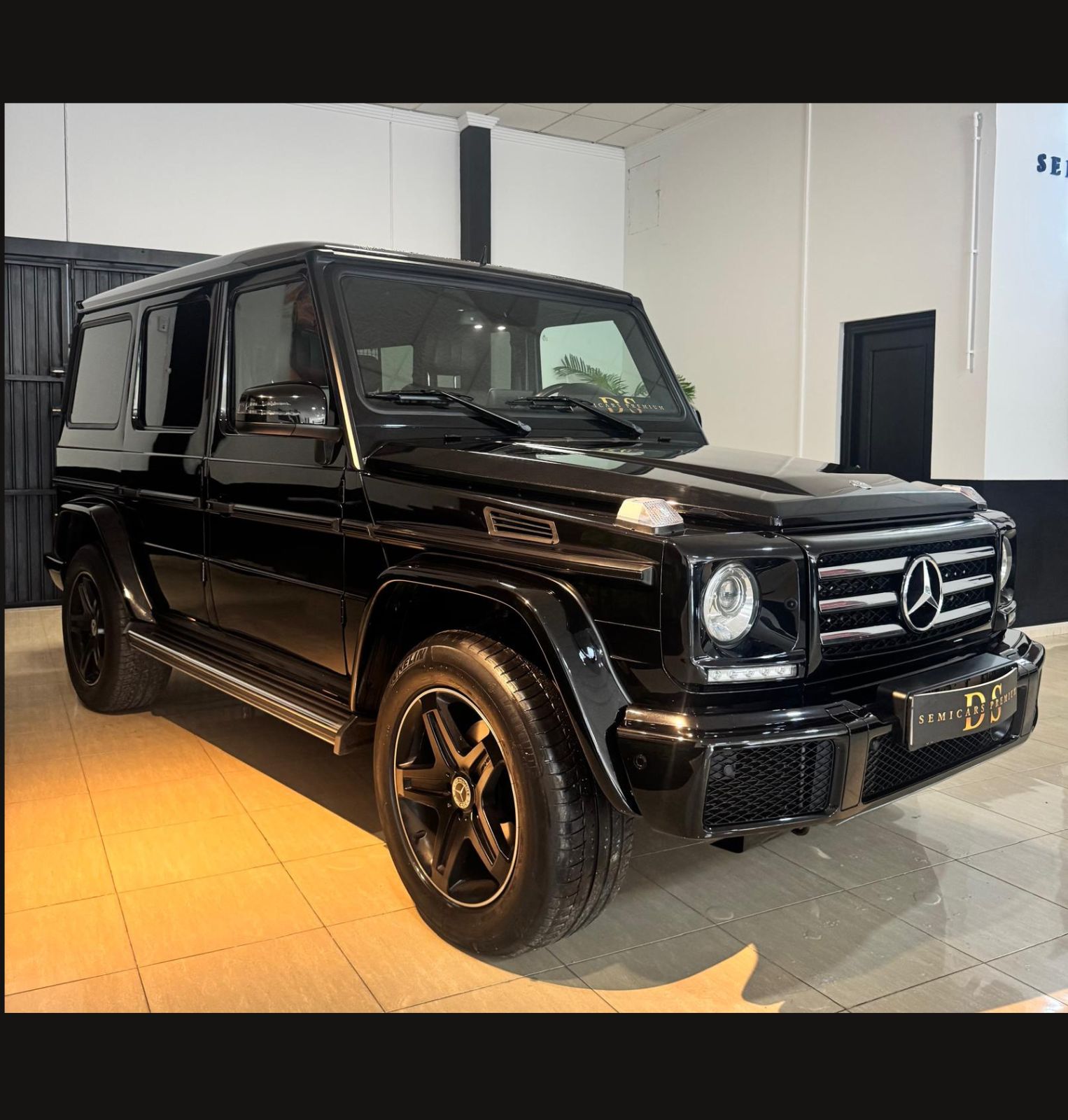 mercedes-benz-clase-g-perspectiva-delantera-derecha-negro-semicars-ds-premium