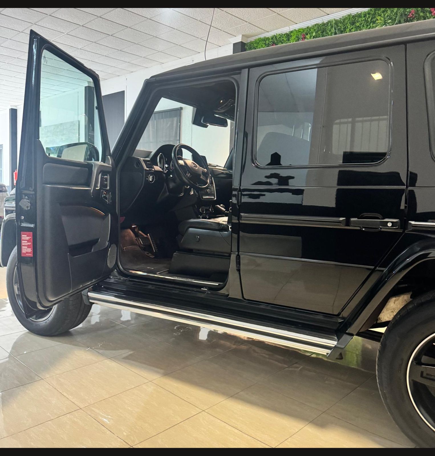 mercedes-benz-clase-g-puerta-conductor-abierta-interior-semicars-ds-premium