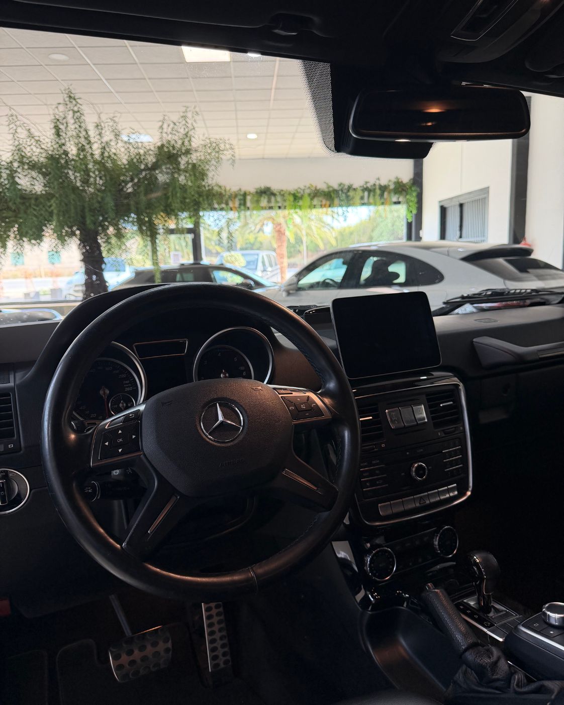 mercedes-benz-clase-g-salpicadero-volante-pantalla-central-semicars-ds-premium