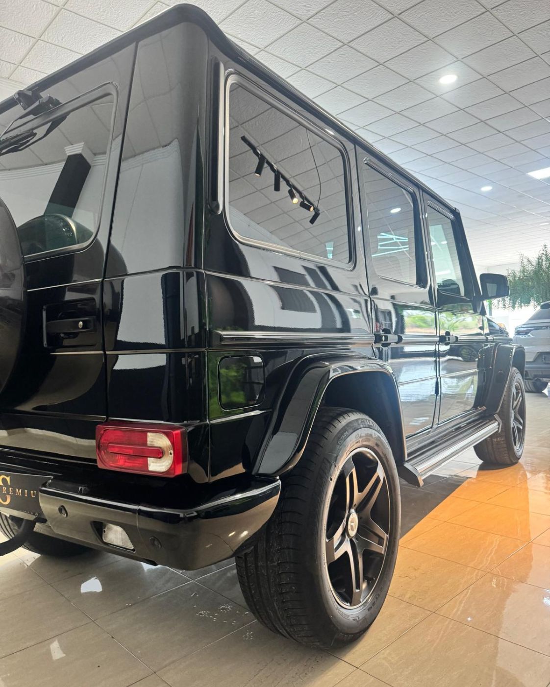 mercedes-benz-clase-g-trasera-rueda-repuesto-cubierta-cromada-semicars-ds-premium