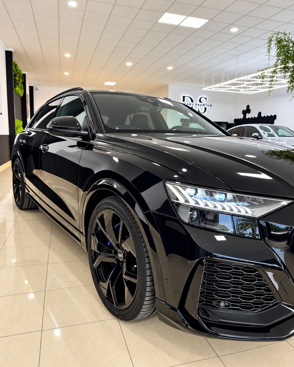 semicarsdspremium-audi-rs-q8-2024-vista-lateral-delantera