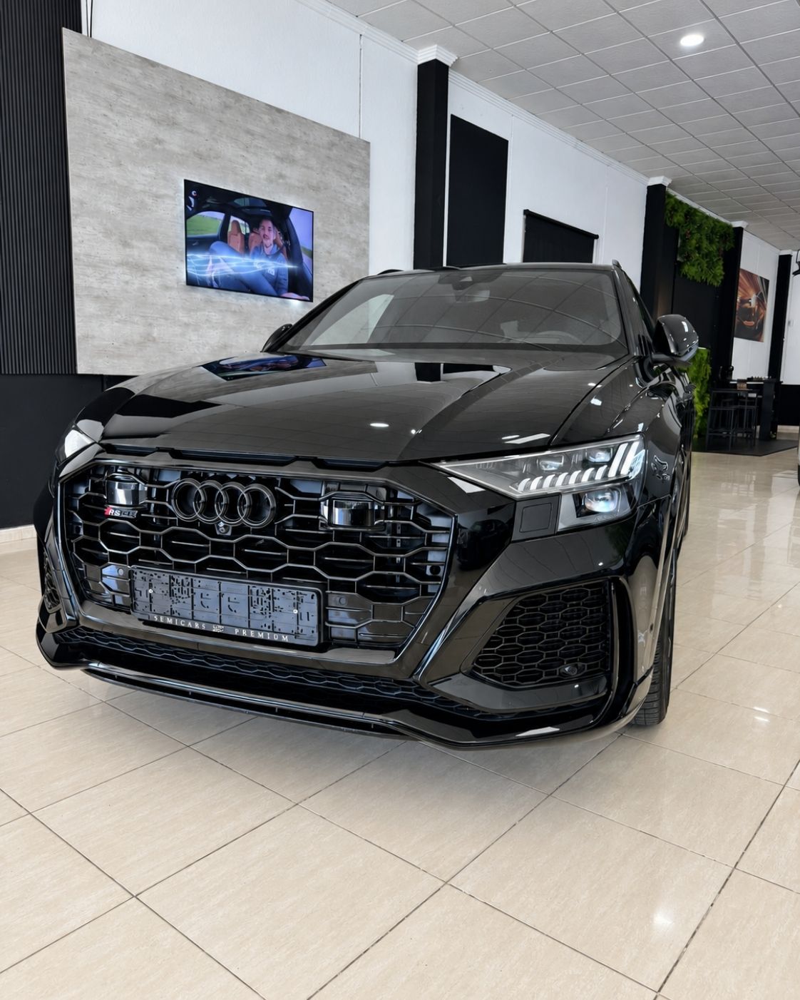 semicarsdspremium-audi-rs-q8-negro-perfil-lateral-suv-deportivo