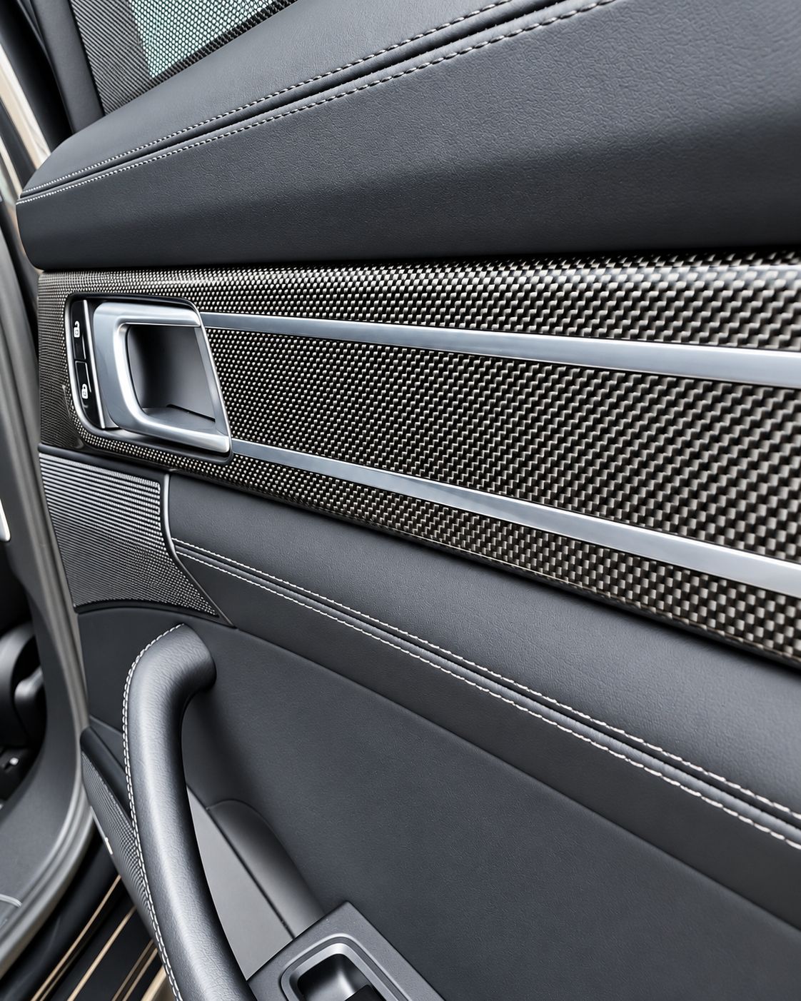 semicarsdspremium-porsche-panamera-turbo-s-e-hybrid-2019-puerta-interior-carbono