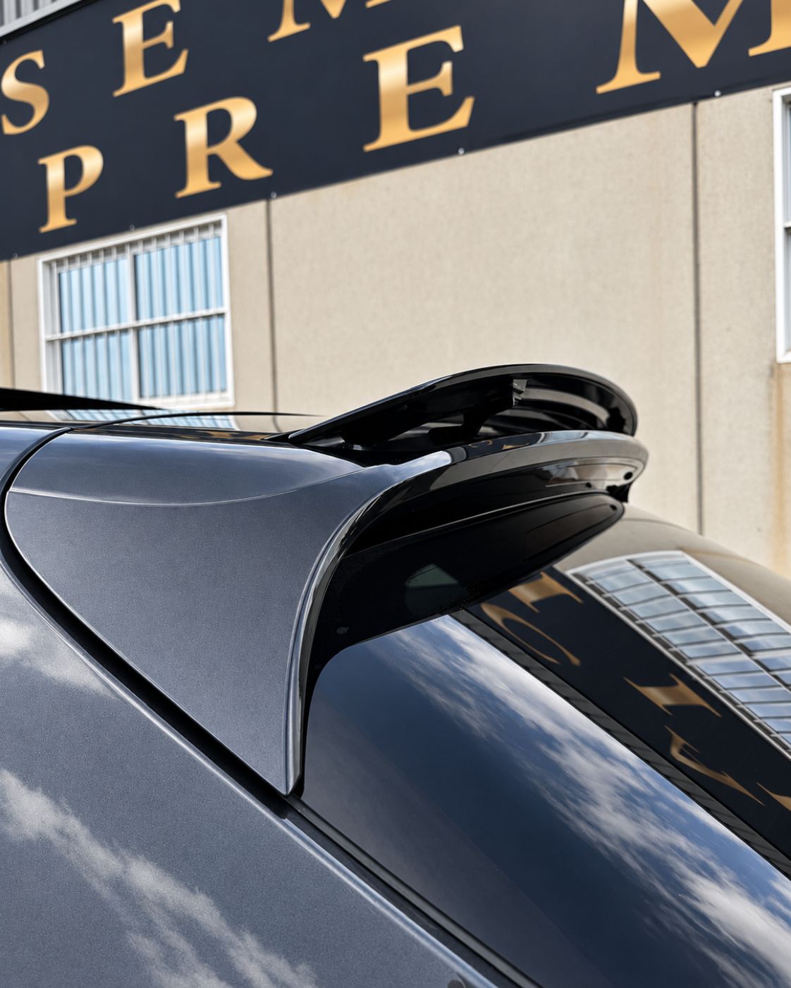 semicarsdspremium-porsche-panamera-turbo-s-e-hybrid-aleron-techo-desplegado.