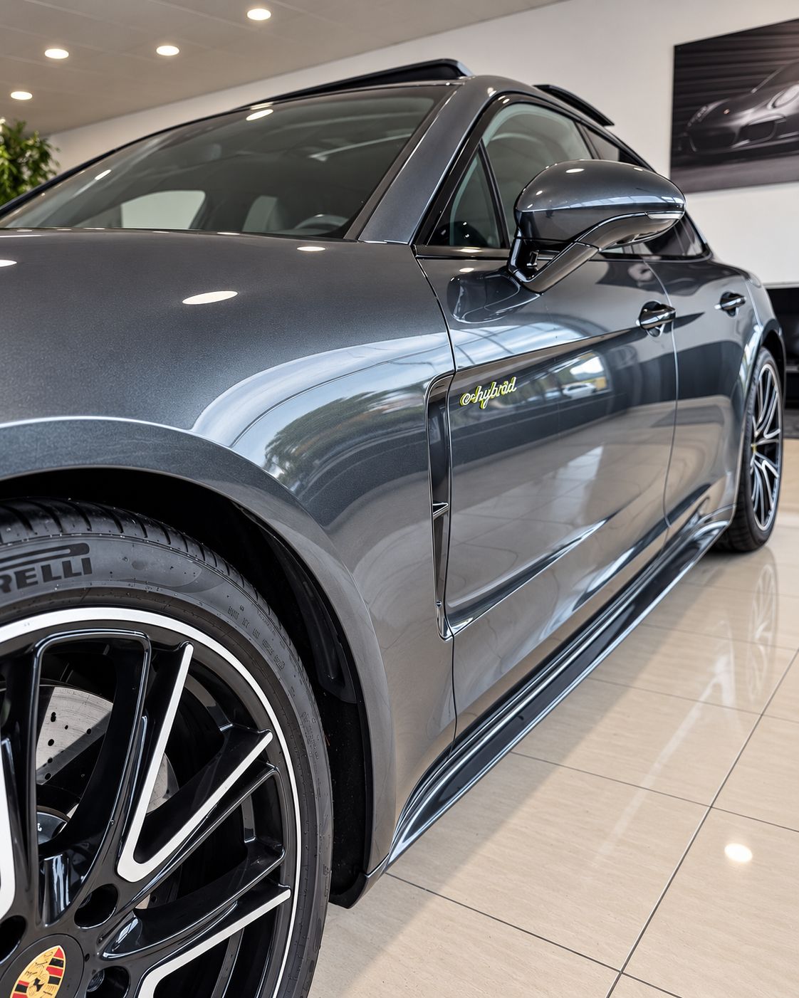semicarsdspremium-porsche-panamera-turbo-s-e-hybrid-emblema-lateral-e-hybrid