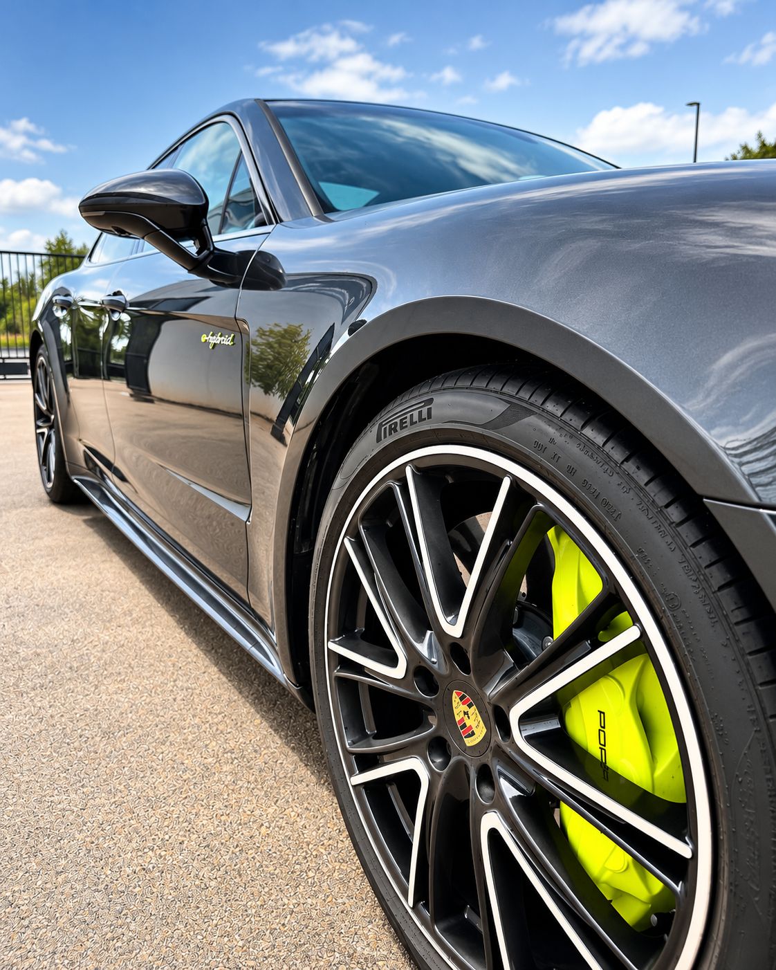 semicarsdspremium-porsche-panamera-turbo-s-e-hybrid-llanta-pirelli-pinza-verde
